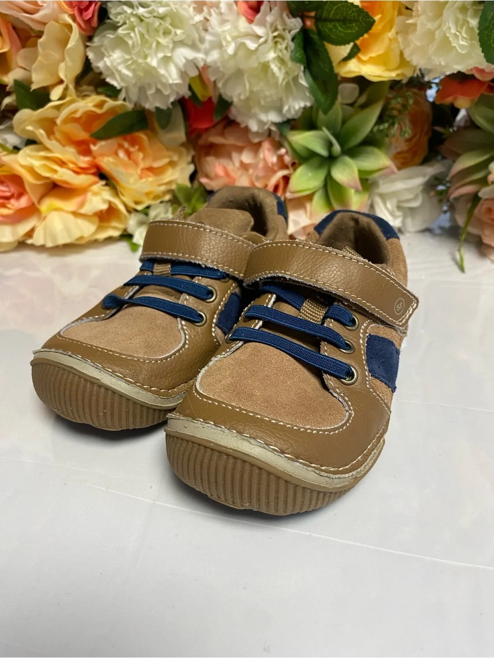 Stride Rite SRT Wes Leather Sneaker Taupe/Navy Boys Size 8.5M